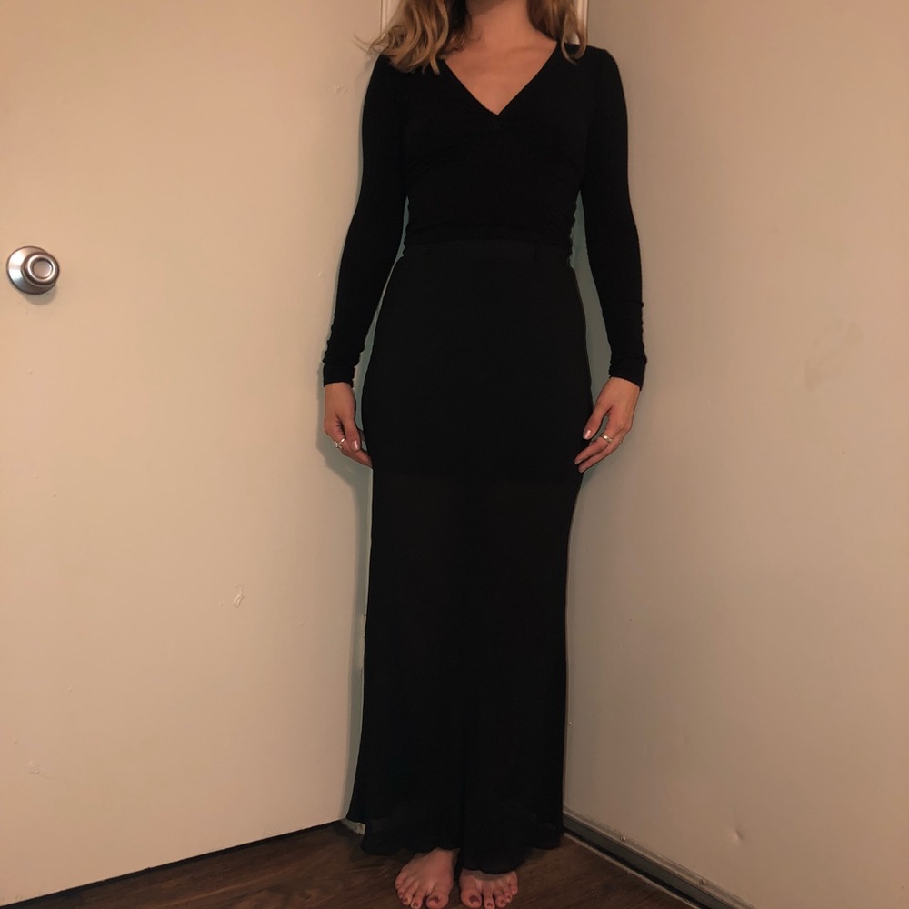 Bundle crop long sleeve with long black skirt